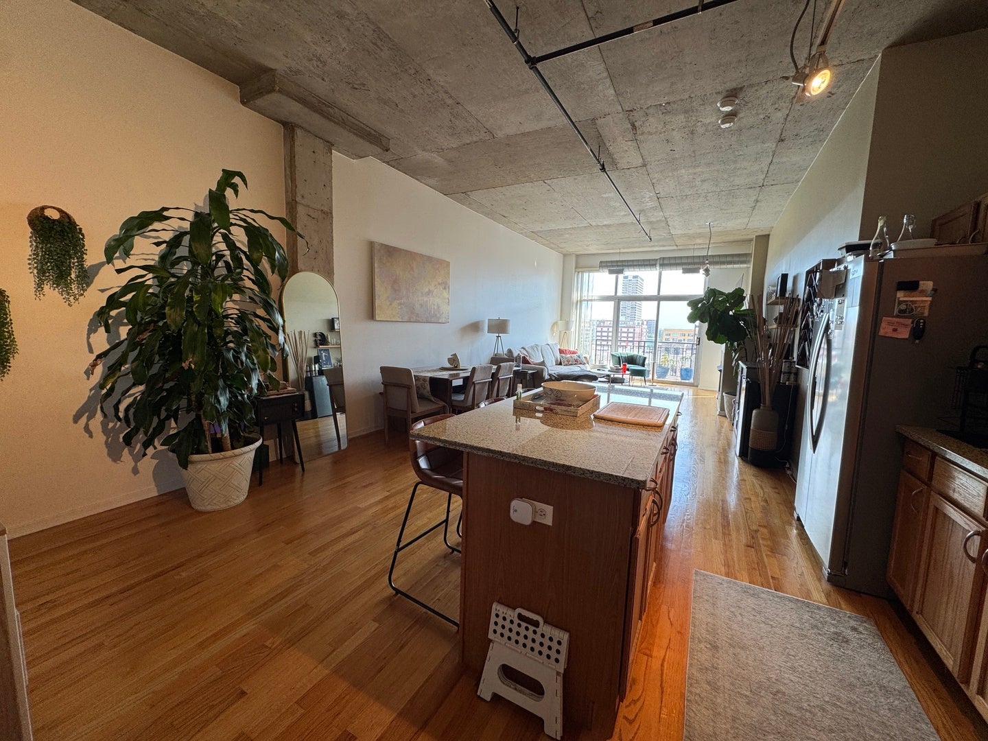 1000 W Adams Street 810