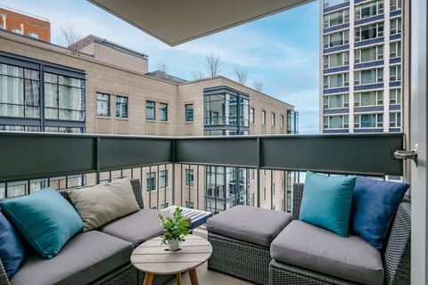 Tiny photo for 1313 N Ritchie Court #1005, Chicago, IL 60610 (MLS # 12632533)
