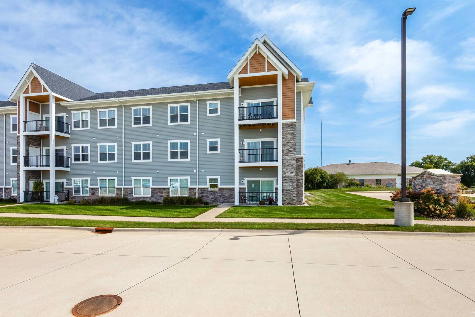 2592 Middle Road 120