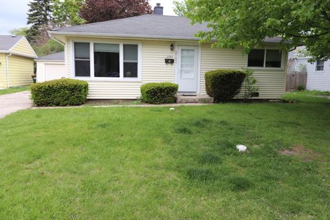 Photo of 2702 Saint James Street, Rolling Meadows, IL 60008 (MLS # 12646600)