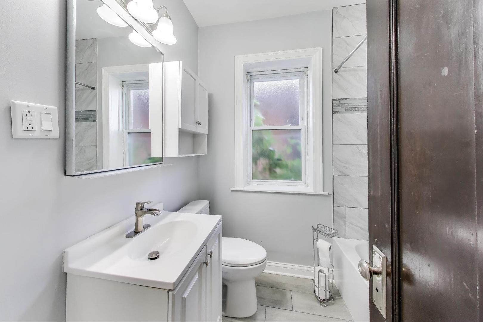 1338 N Massasoit Avenue