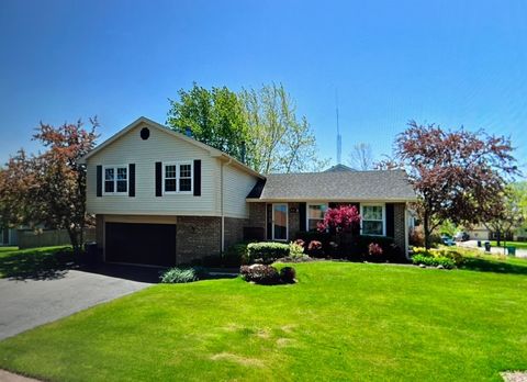 Photo of 715 Fieldstone Circle, Lake Zurich, IL 60047 (MLS # 12630111)