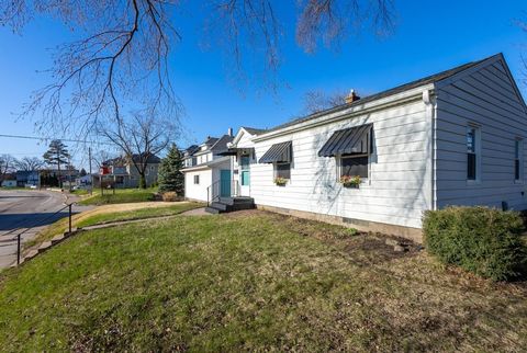 Tiny photo for 2633 16 Street, Moline, IL 61265 (MLS # 12610795)