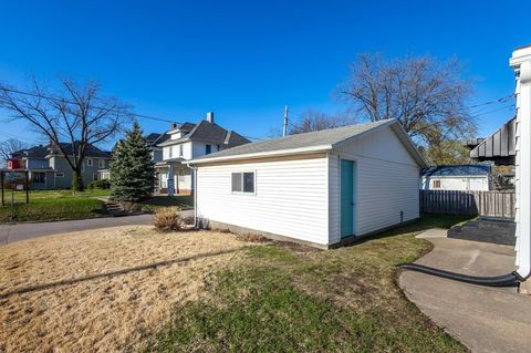 Tiny photo for 2633 16 Street, Moline, IL 61265 (MLS # 12610795)