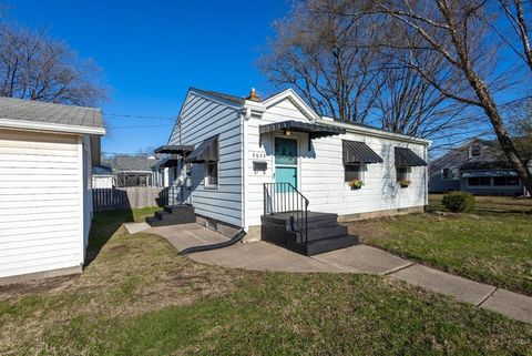 Tiny photo for 2633 16 Street, Moline, IL 61265 (MLS # 12610795)