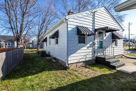 Tiny photo for 2633 16 Street, Moline, IL 61265 (MLS # 12610795)