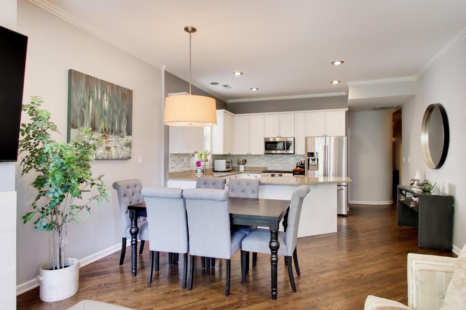 1732 W Diversey Parkway 2W