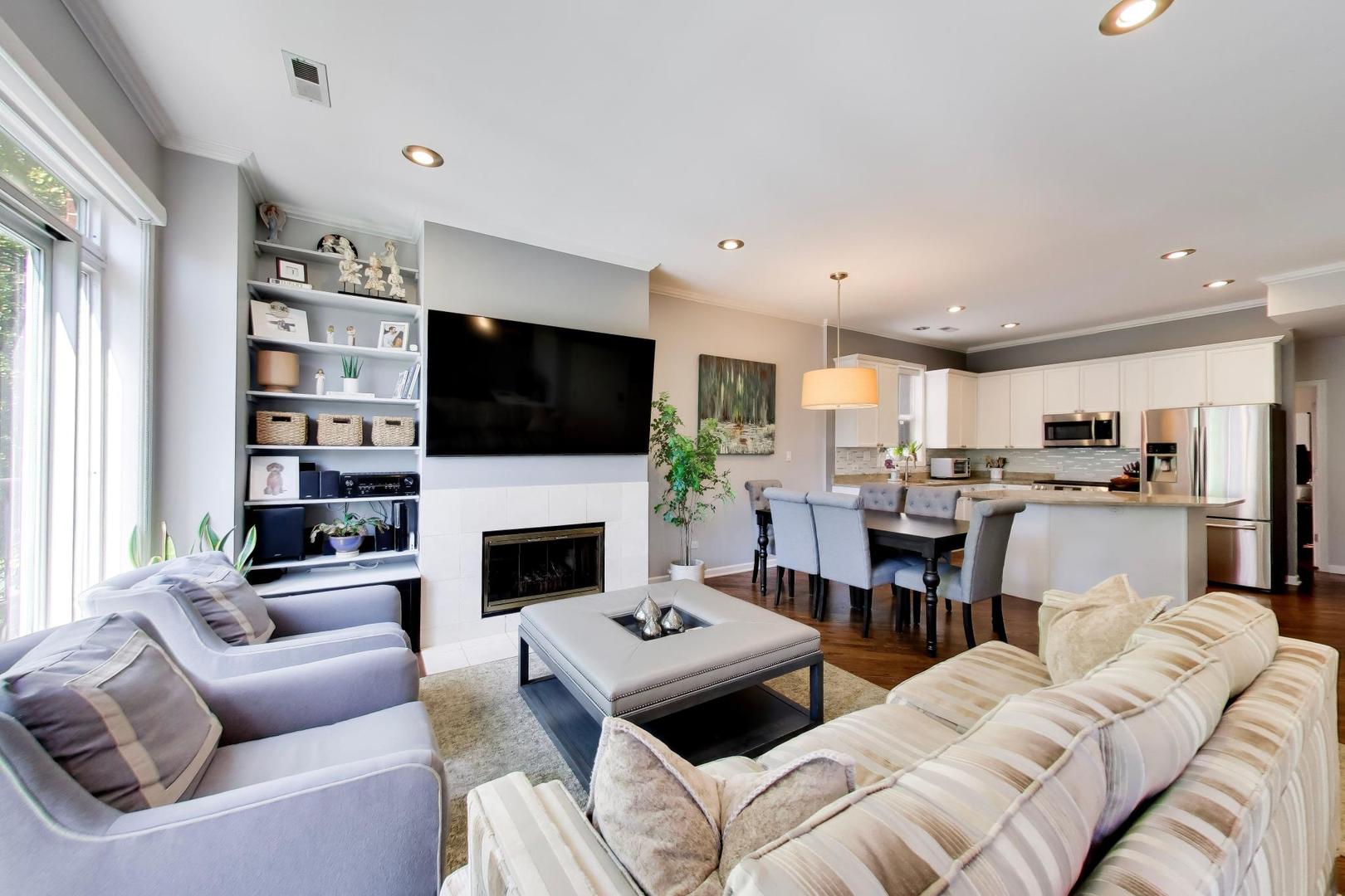 1732 W Diversey Parkway 2W