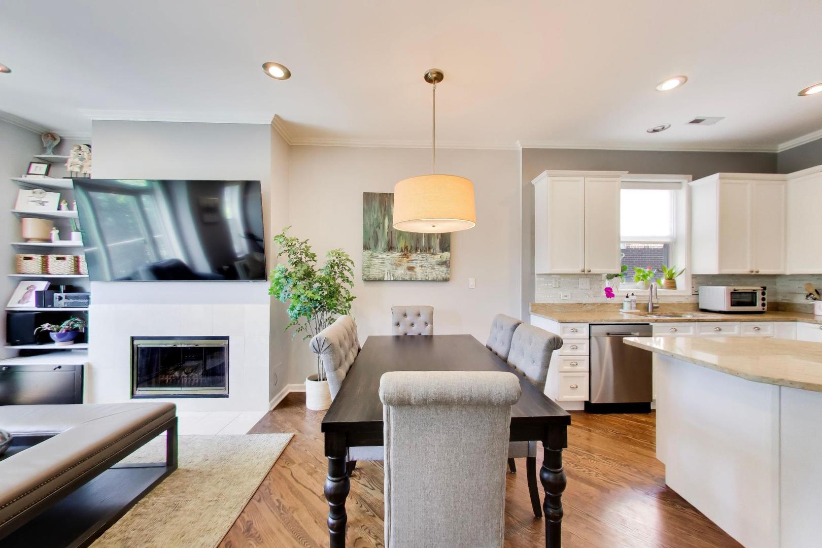 1732 W Diversey Parkway 2W
