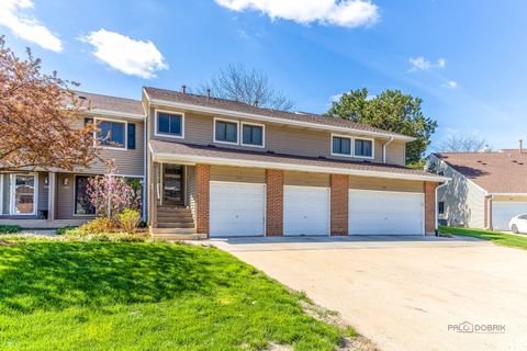 Tiny photo for 1090 Pine Tree Circle N, Buffalo Grove, IL 60089 (MLS # 12625055)