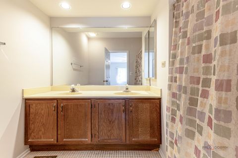 Tiny photo for 1090 Pine Tree Circle N, Buffalo Grove, IL 60089 (MLS # 12625055)