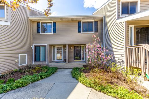 Photo of 1090 Pine Tree Circle N, Buffalo Grove, IL 60089 (MLS # 12625055)