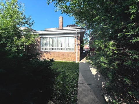 Tiny photo for 814 Norfolk Avenue, Westchester, IL 60154 (MLS # 12663349)