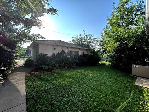 Tiny photo for 814 Norfolk Avenue, Westchester, IL 60154 (MLS # 12663349)