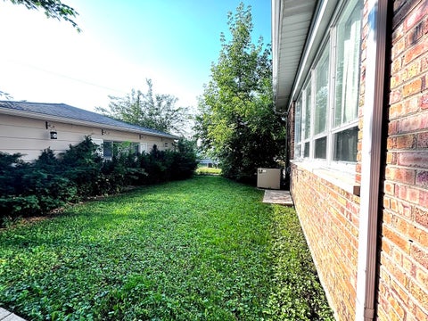 Tiny photo for 814 Norfolk Avenue, Westchester, IL 60154 (MLS # 12663349)