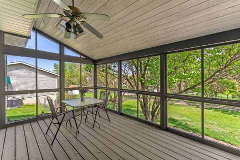 Tiny photo for 5131 Woodland Avenue, Davenport, IA 52807 (MLS # 12626161)