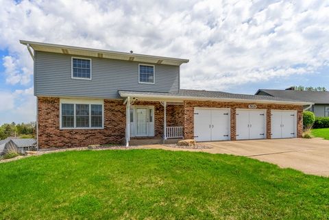 Tiny photo for 5131 Woodland Avenue, Davenport, IA 52807 (MLS # 12626161)