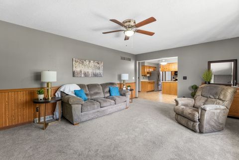 Tiny photo for 5131 Woodland Avenue, Davenport, IA 52807 (MLS # 12626161)