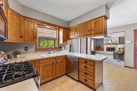 Tiny photo for 5131 Woodland Avenue, Davenport, IA 52807 (MLS # 12626161)