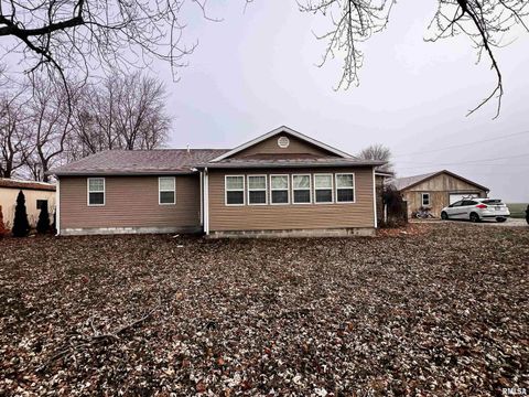 Tiny photo for 829 E JEFFERSON Street, Ashley, IL 62808 (MLS # EB460698)