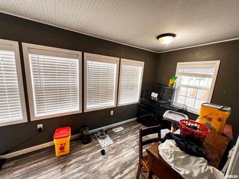 Tiny photo for 829 E JEFFERSON Street, Ashley, IL 62808 (MLS # EB460698)