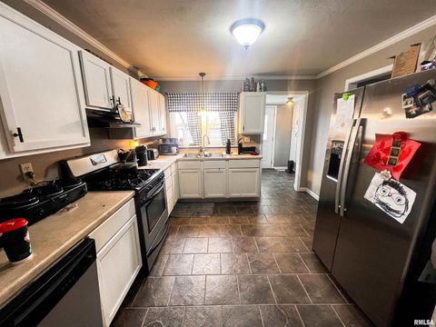 Tiny photo for 829 E JEFFERSON Street, Ashley, IL 62808 (MLS # EB460698)