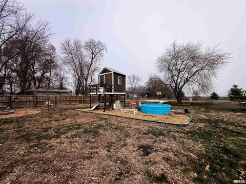 Tiny photo for 829 E JEFFERSON Street, Ashley, IL 62808 (MLS # EB460698)