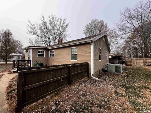 Tiny photo for 829 E JEFFERSON Street, Ashley, IL 62808 (MLS # EB460698)