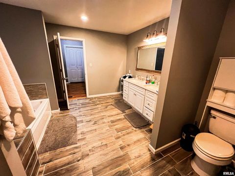 Tiny photo for 829 E JEFFERSON Street, Ashley, IL 62808 (MLS # EB460698)