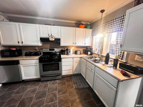 Tiny photo for 829 E JEFFERSON Street, Ashley, IL 62808 (MLS # EB460698)