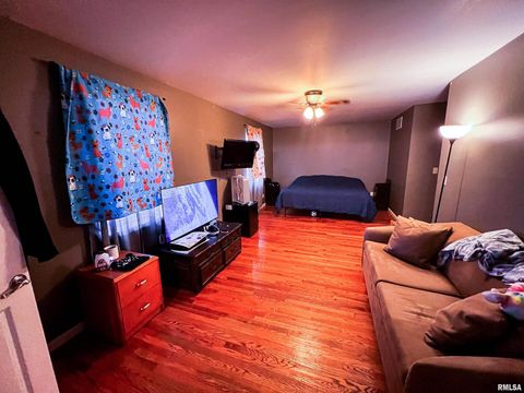 Tiny photo for 829 E JEFFERSON Street, Ashley, IL 62808 (MLS # EB460698)