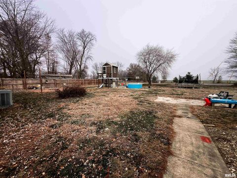 Tiny photo for 829 E JEFFERSON Street, Ashley, IL 62808 (MLS # EB460698)