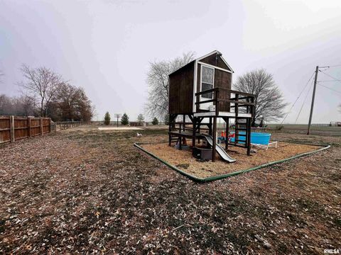 Tiny photo for 829 E JEFFERSON Street, Ashley, IL 62808 (MLS # EB460698)