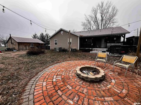 Tiny photo for 829 E JEFFERSON Street, Ashley, IL 62808 (MLS # EB460698)