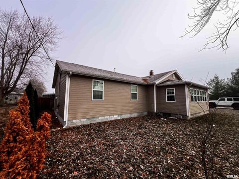 Tiny photo for 829 E JEFFERSON Street, Ashley, IL 62808 (MLS # EB460698)