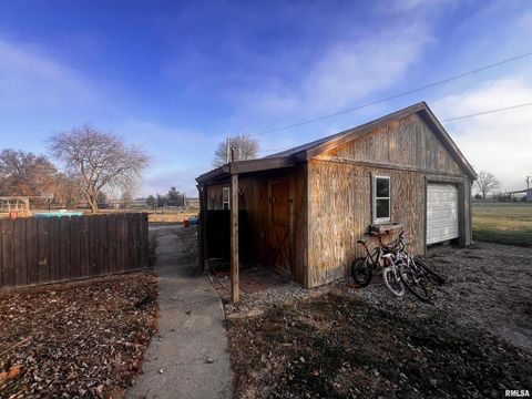 Tiny photo for 829 E JEFFERSON Street, Ashley, IL 62808 (MLS # EB460698)