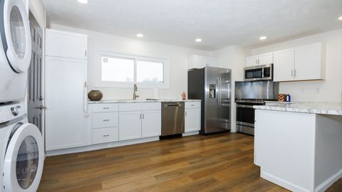 Tiny photo for 1104 Redwood Avenue, Bloomington, IL 61701 (MLS # 12516592)