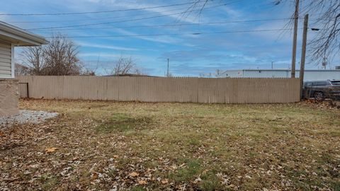 Tiny photo for 1104 Redwood Avenue, Bloomington, IL 61701 (MLS # 12516592)