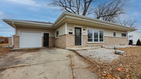 Tiny photo for 1104 Redwood Avenue, Bloomington, IL 61701 (MLS # 12516592)