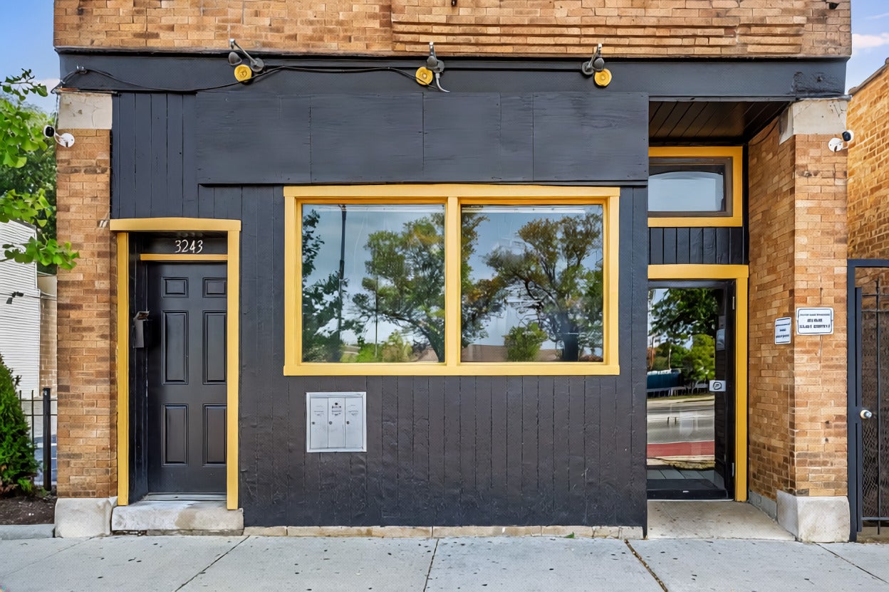 3243 N Western Avenue