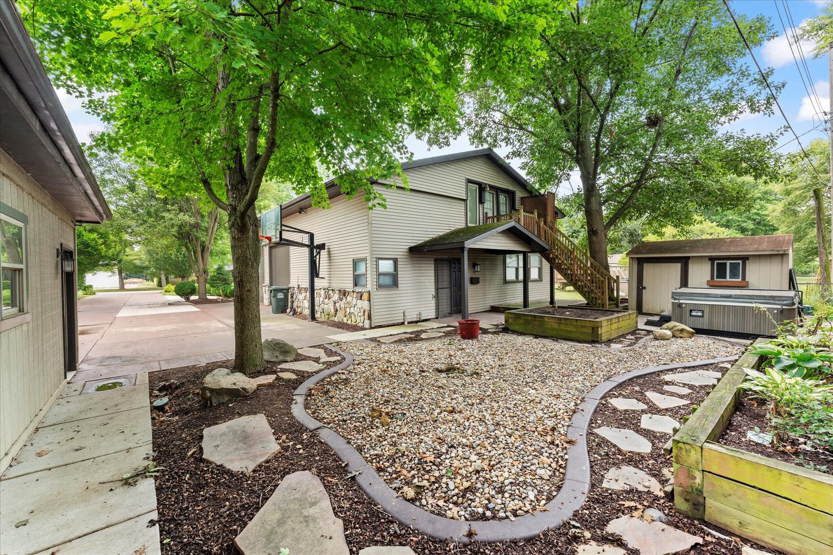807 Center Street
