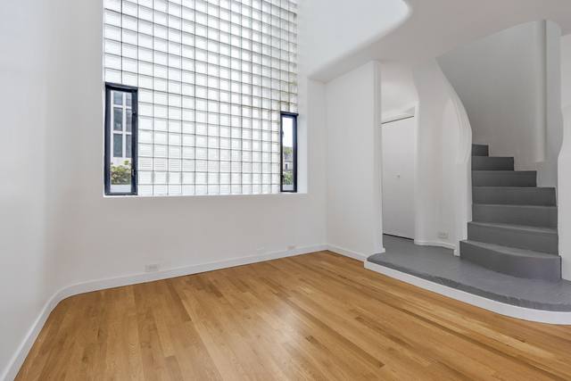 1209 N State Street 11