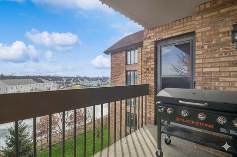 Tiny photo for 1671 Mission Hills Road #S404, Northbrook, IL 60062 (MLS # 12592936)