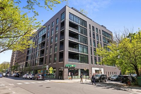 Photo of 2773 N Hampden Court #PH03, Chicago, IL 60614 (MLS # 12366464)