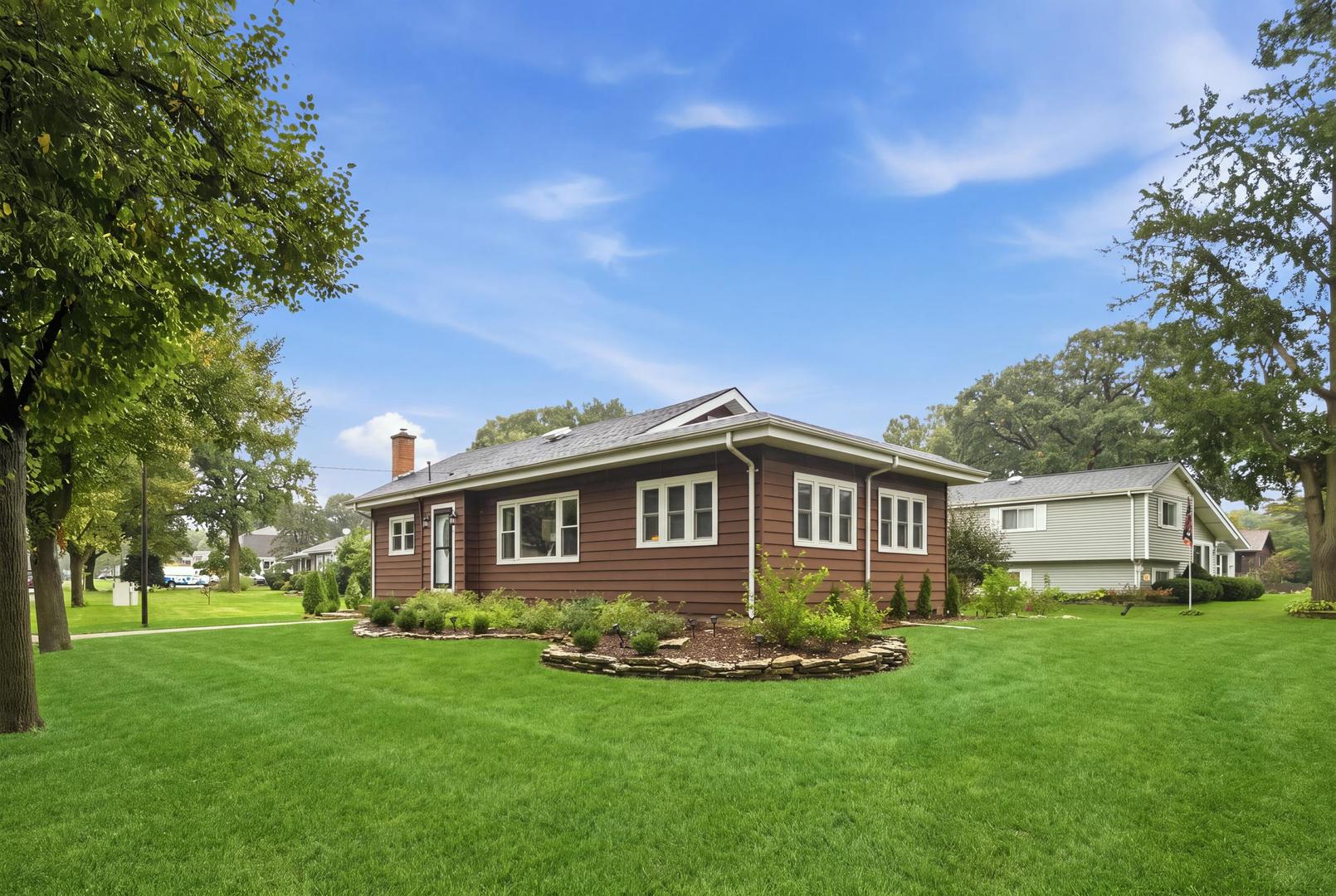 548 W Saint Charles Road