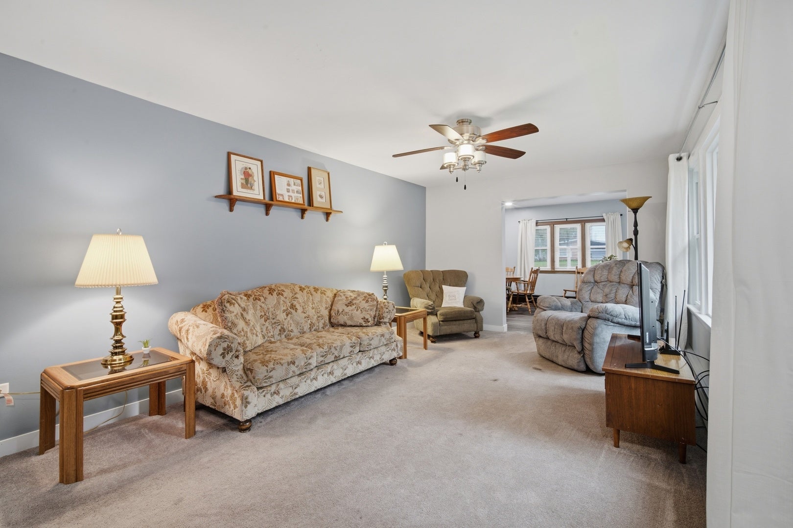 548 W Saint Charles Road