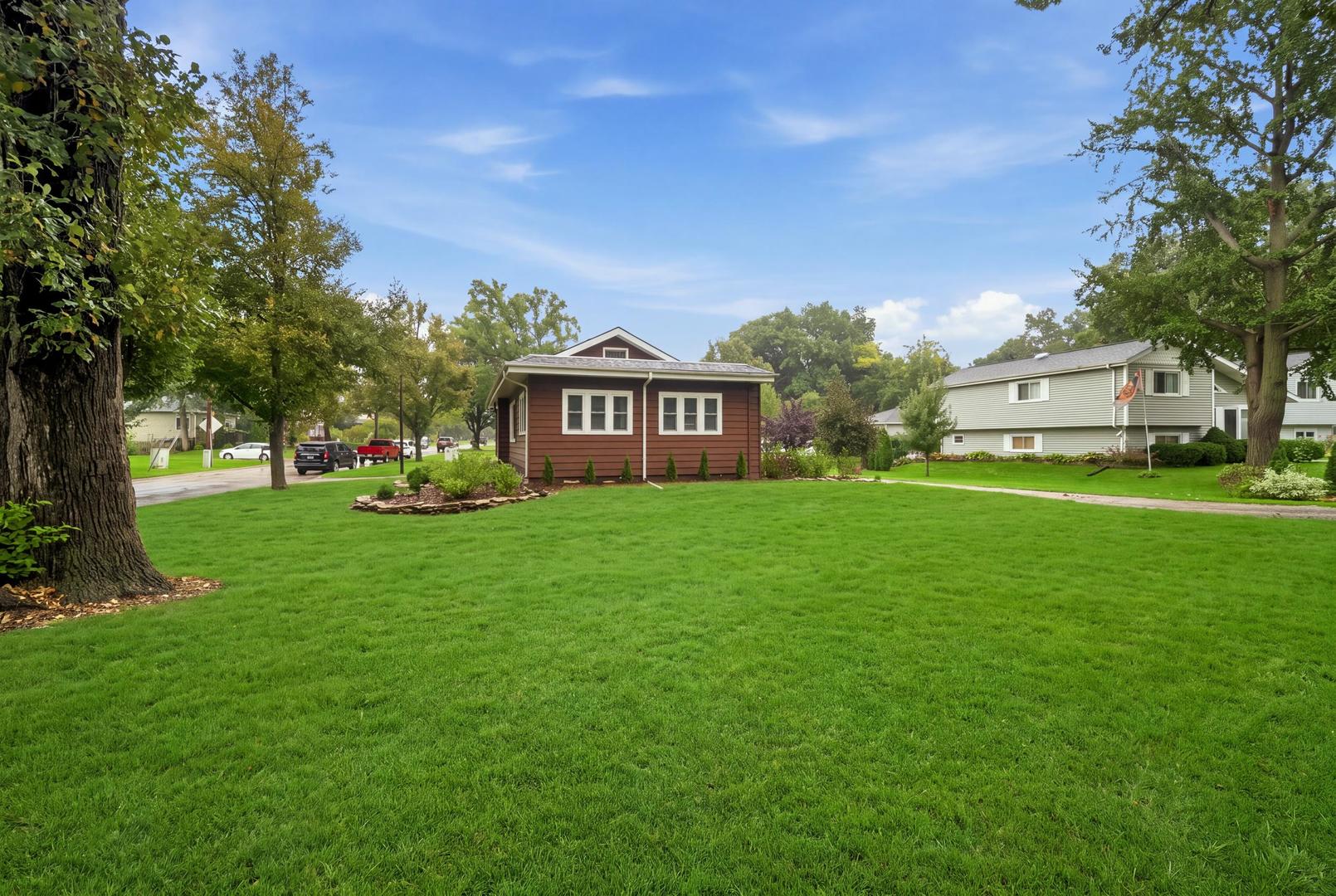 548 W Saint Charles Road