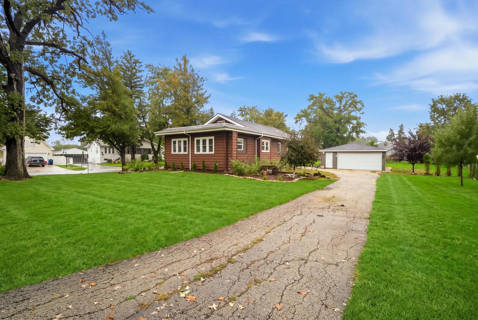 548 W Saint Charles Road