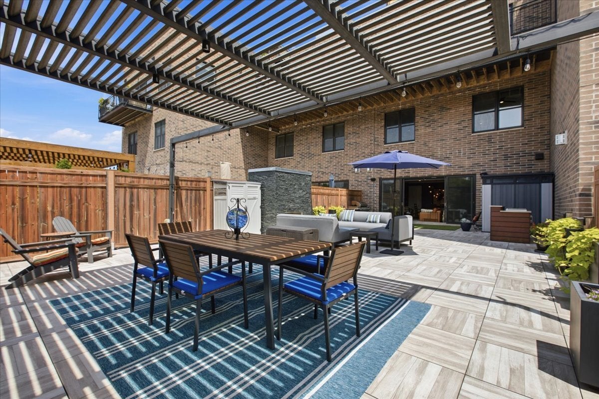5820 N Clark Street 207