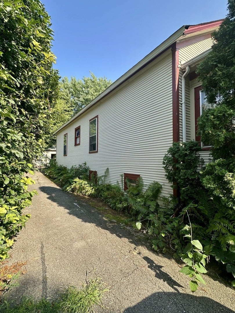 269 N Benton Street